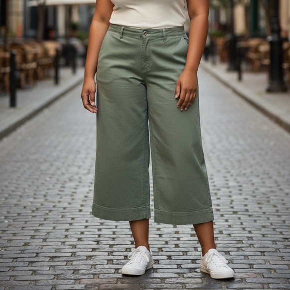 Old Navy Denim - Old Navy Olive High-Rise Wide-Leg Khaki Crop Pants - Plus size